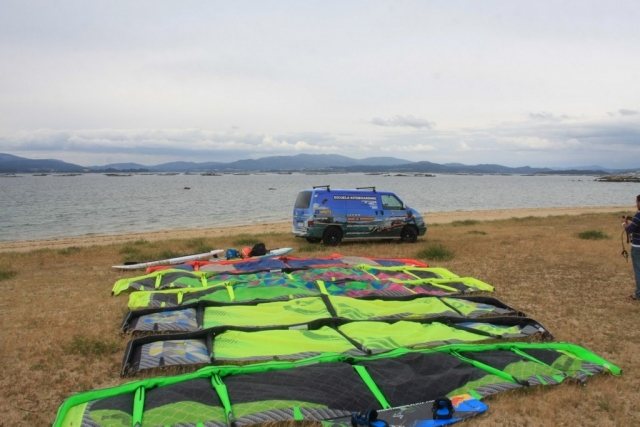  Picking up material on the seashore 